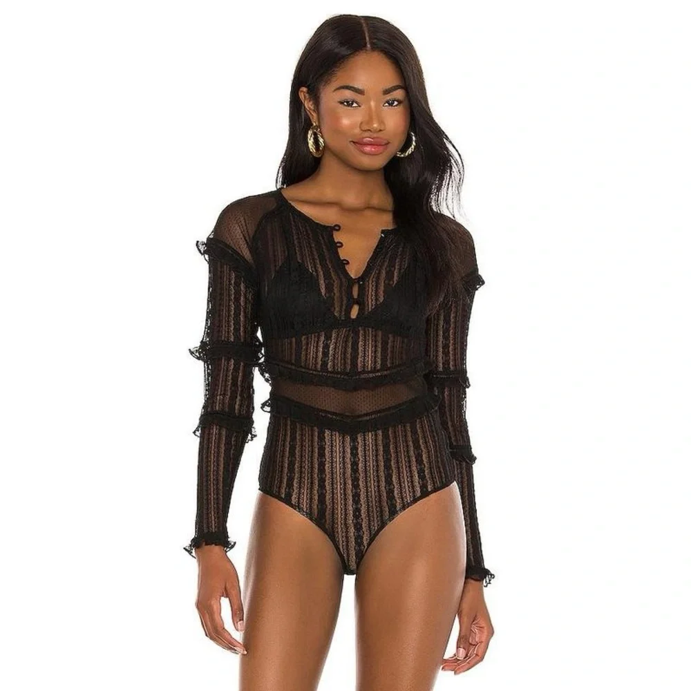 Tularosa - Sheer Detail bodysuit - Ruffled Statement Sleeves - Buttons - Medium - Picture 2 of 2